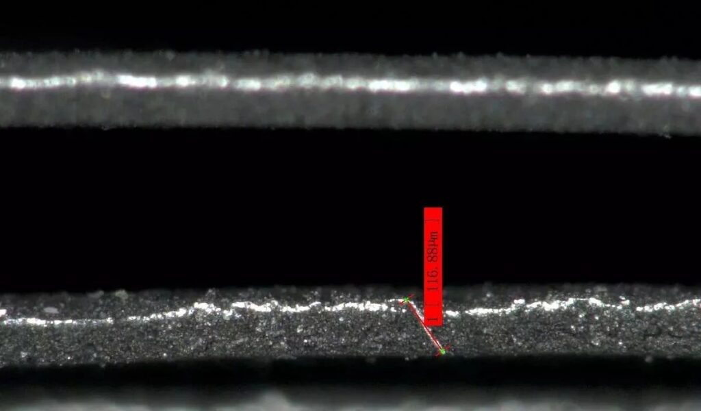 Slitting burr of pole disc
